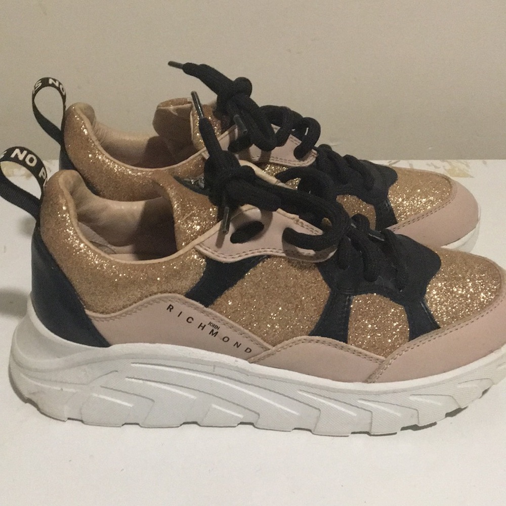 Ladies sneakers